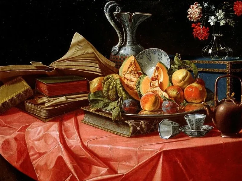 1667-Cristoforo Munari - Libri, porcellane cinesi, vassoio di frutta, bauletto, vasetto di fiori e teiera su tavolo coperto da tovaglia rossa.